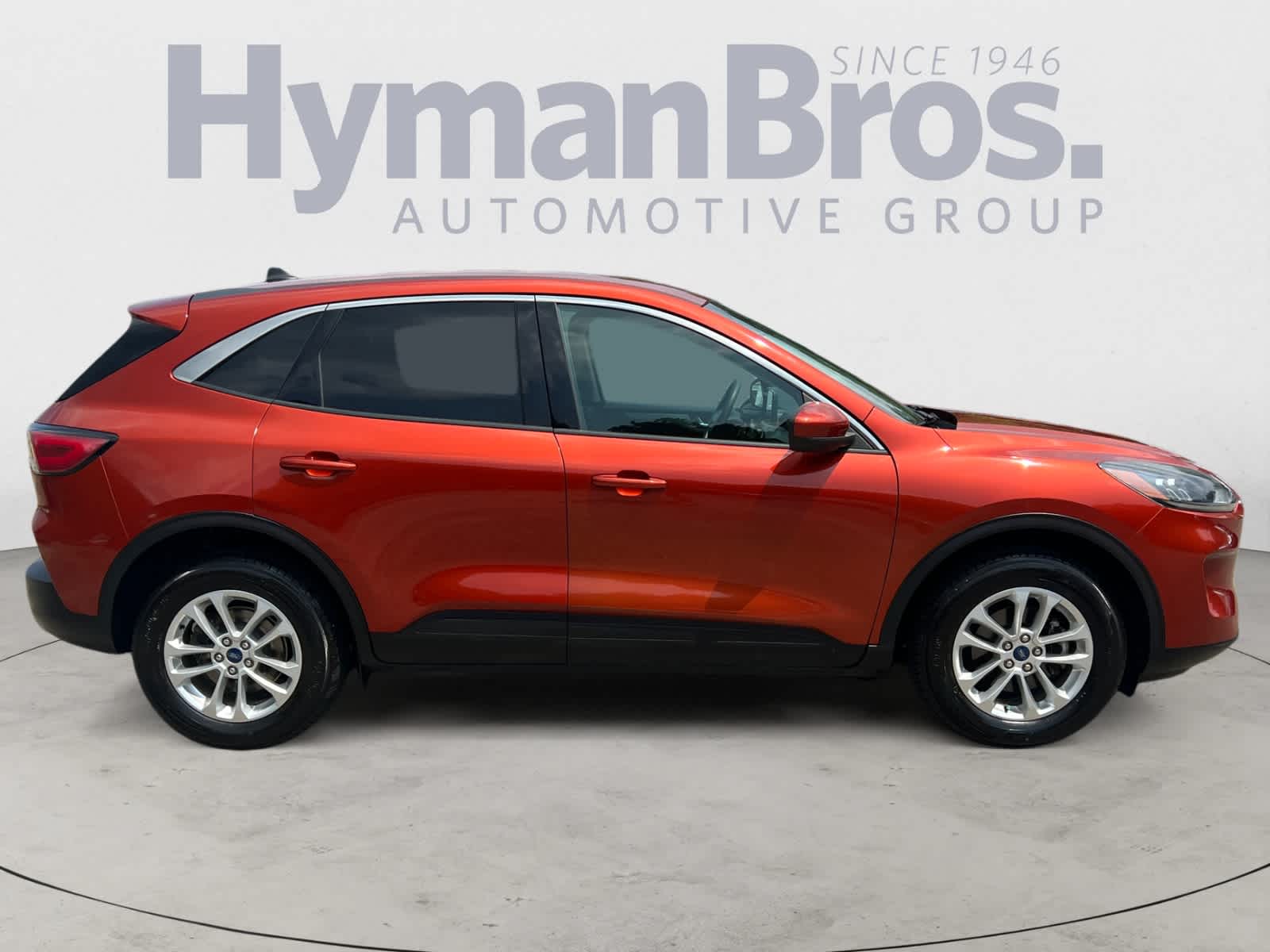2020 Ford Escape SE photo 2