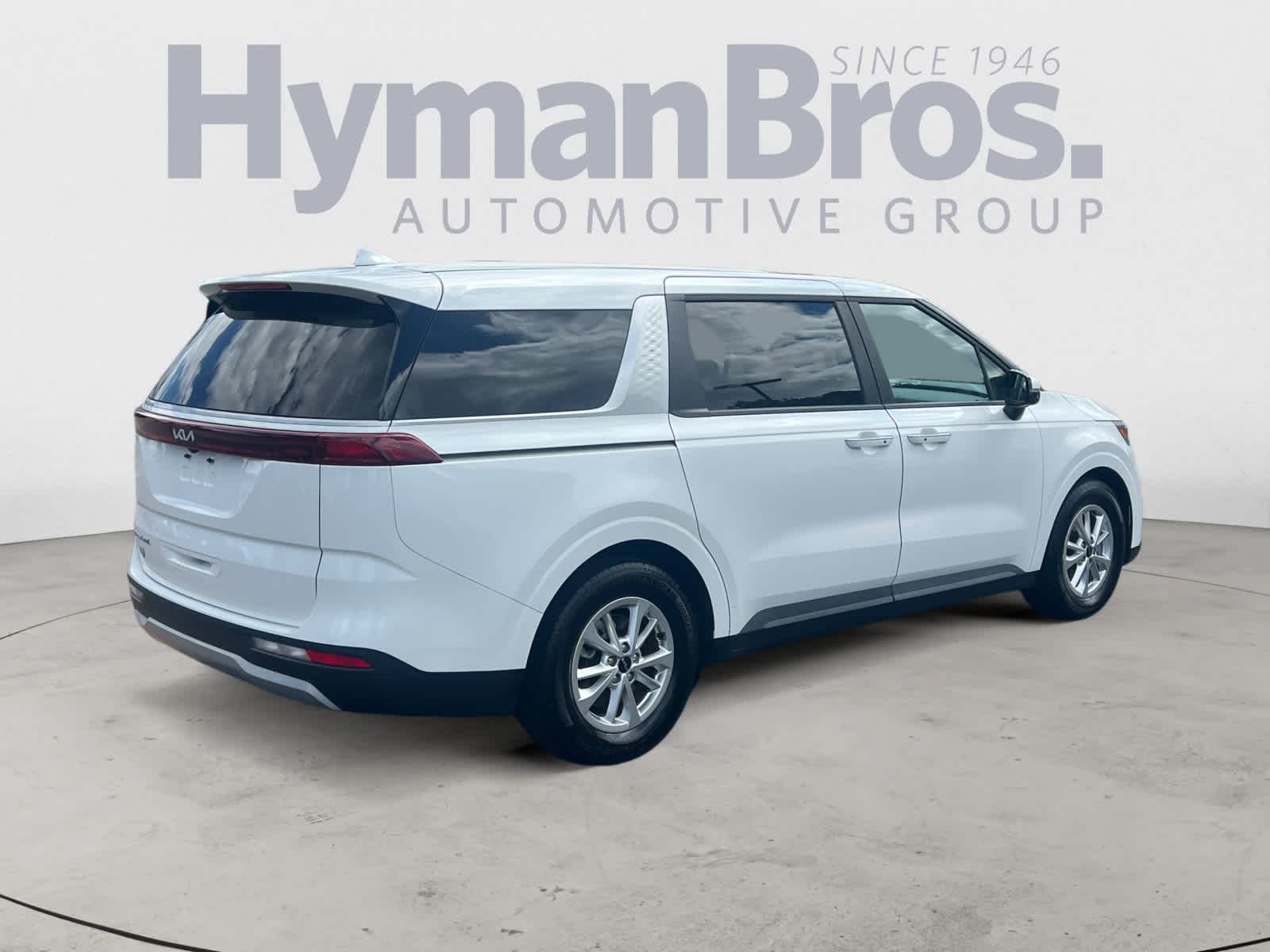 2022 Kia Carnival LX photo 3