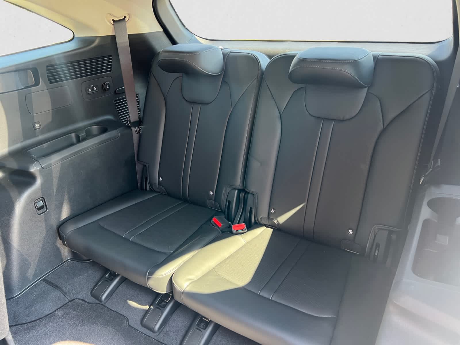 2025 Kia Sorento S - Photo 12