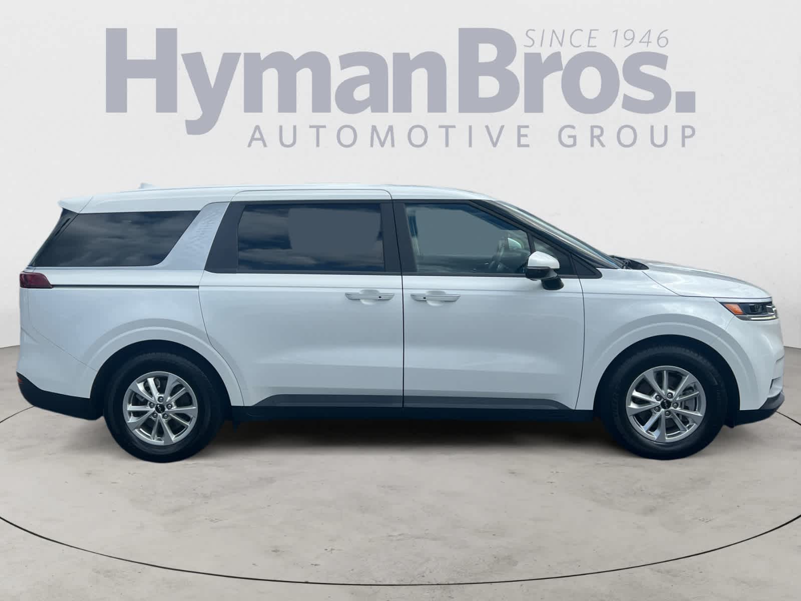 2022 Kia Carnival LX photo 2