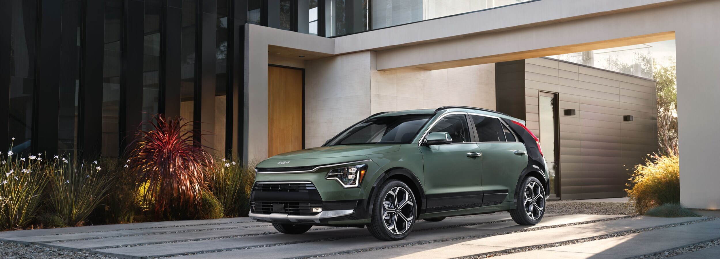 2025-KIA-Niro-SXTouring-SUV-L02-2500x901.jpg