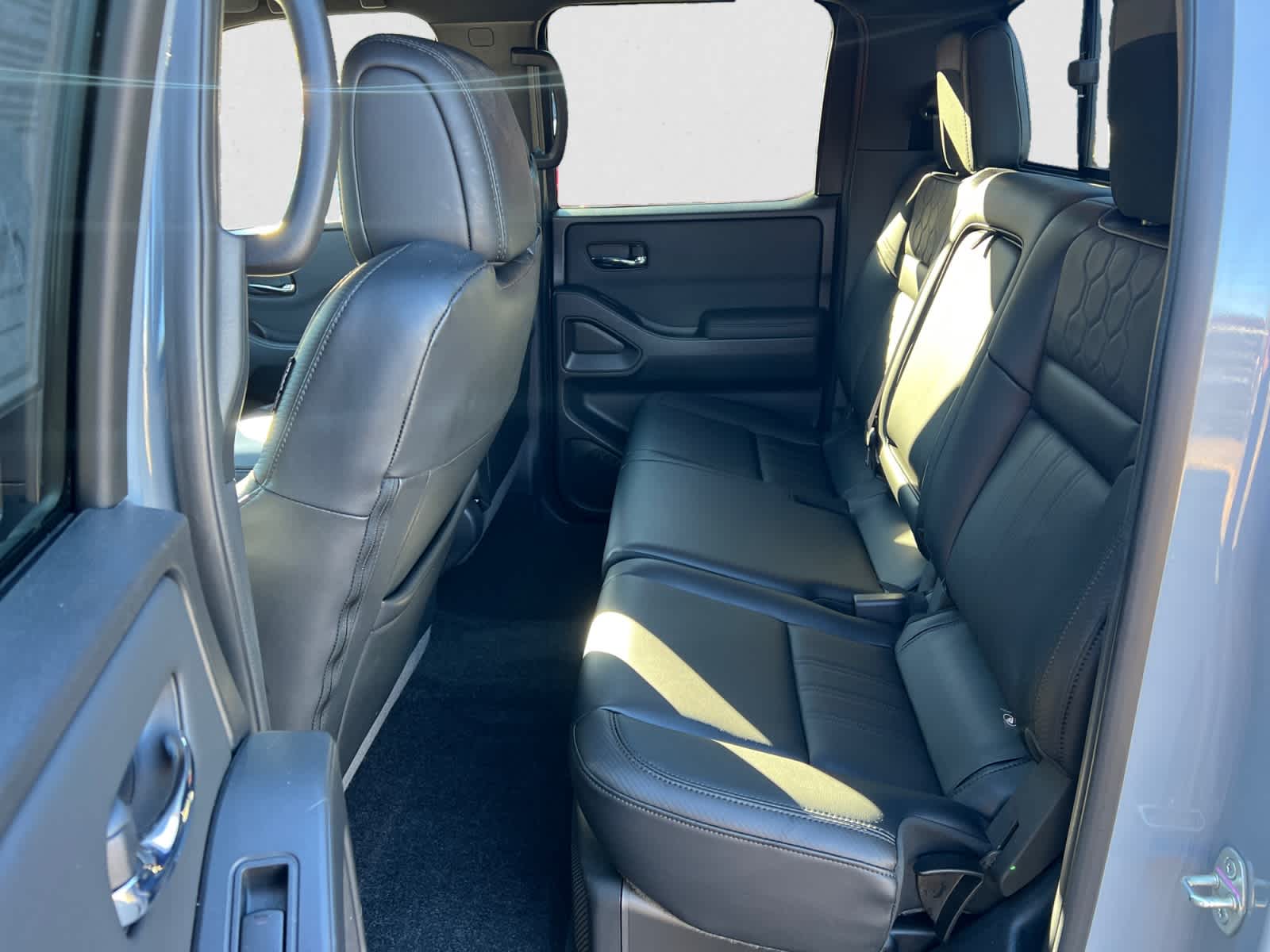 2022 Nissan Frontier PRO-4X Crew Cab photo 4