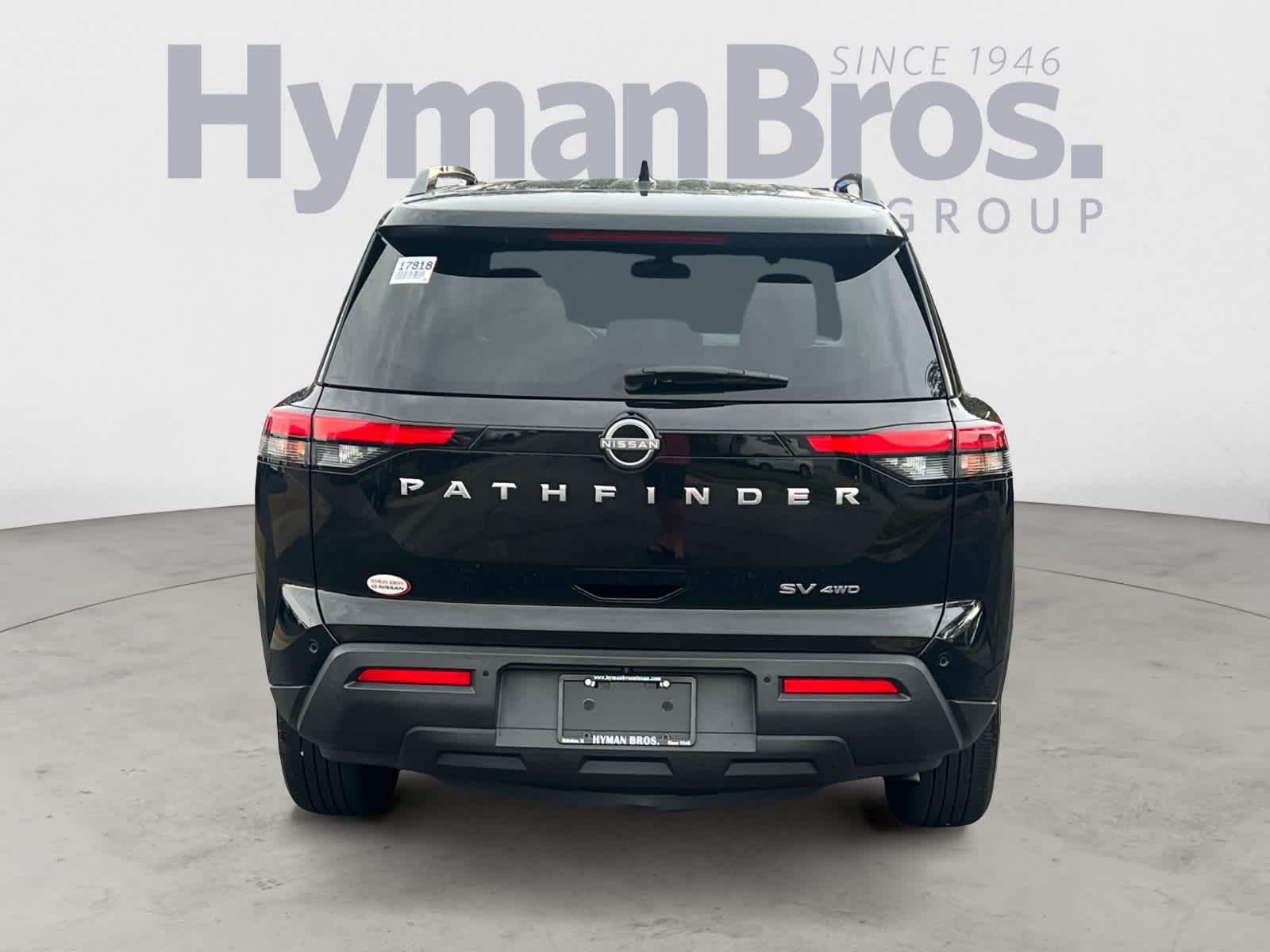 2022 Nissan Pathfinder SV photo 2