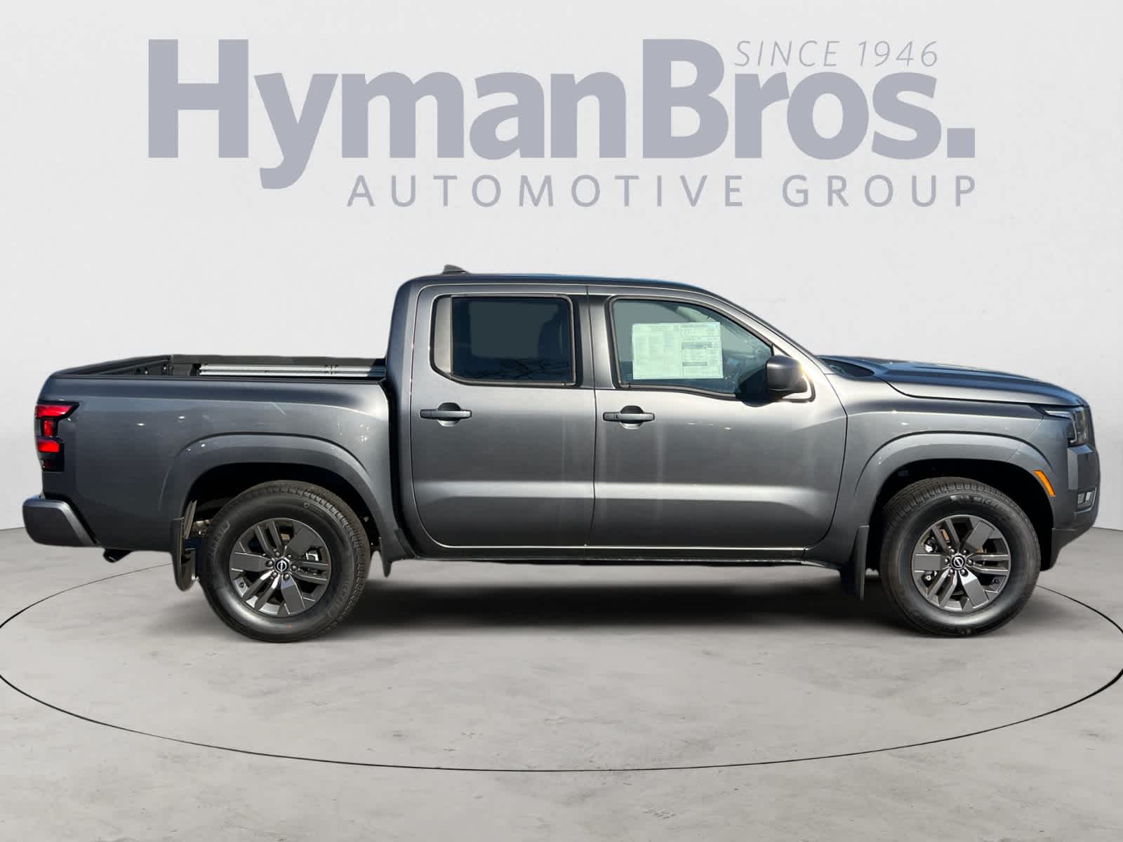 2025 Nissan Frontier SV Crew Cab photo 2