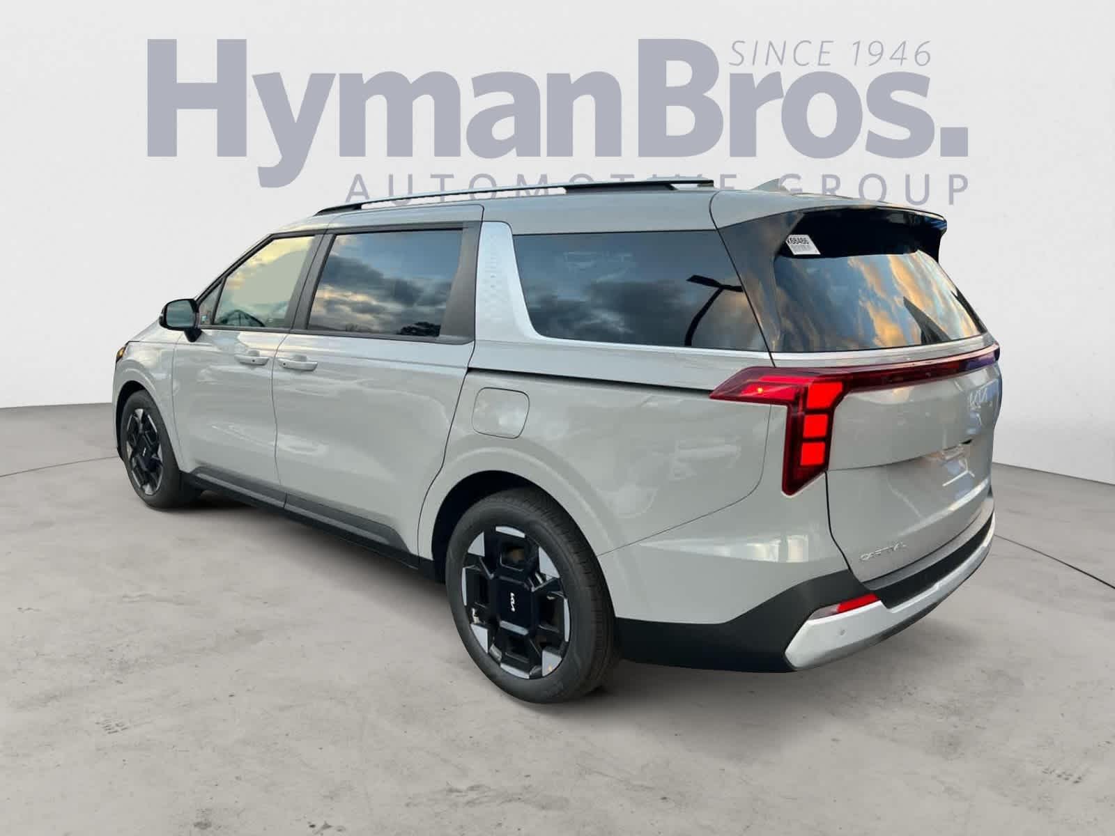 2025 Kia Carnival EX photo 3