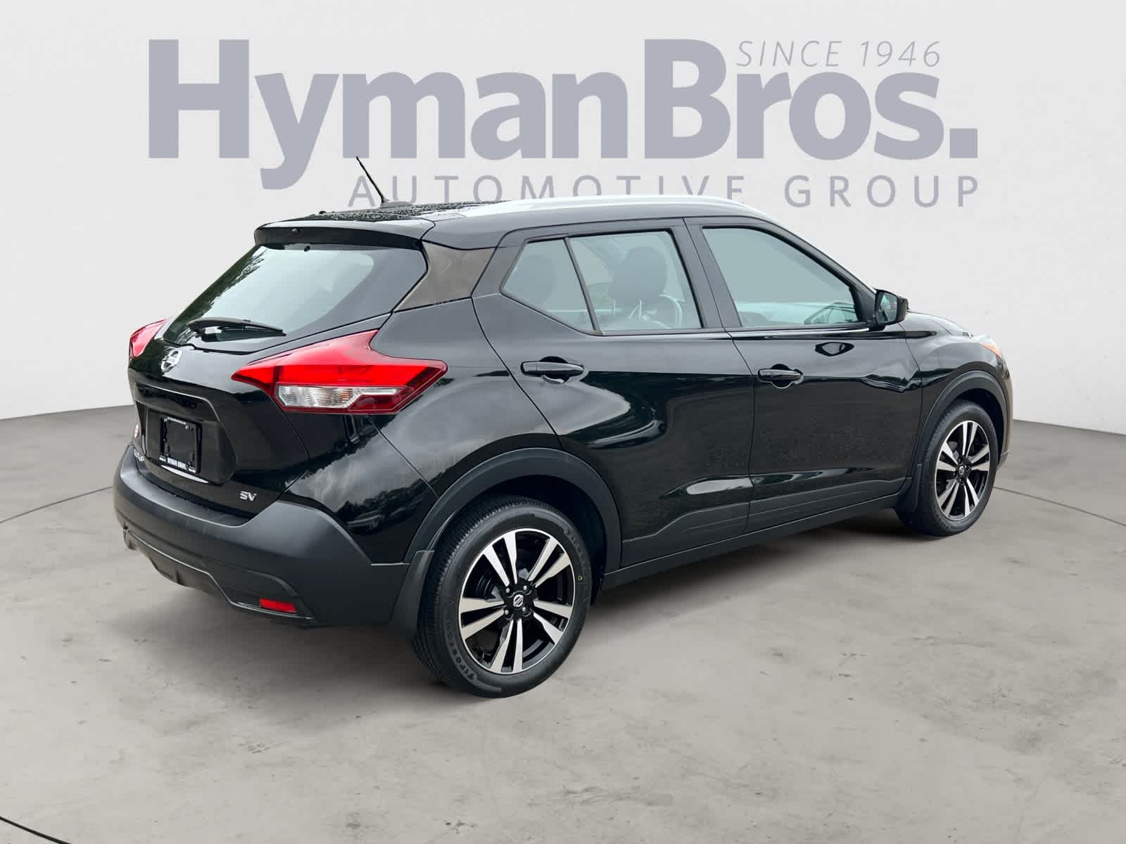 2019 Nissan Kicks SV photo 2