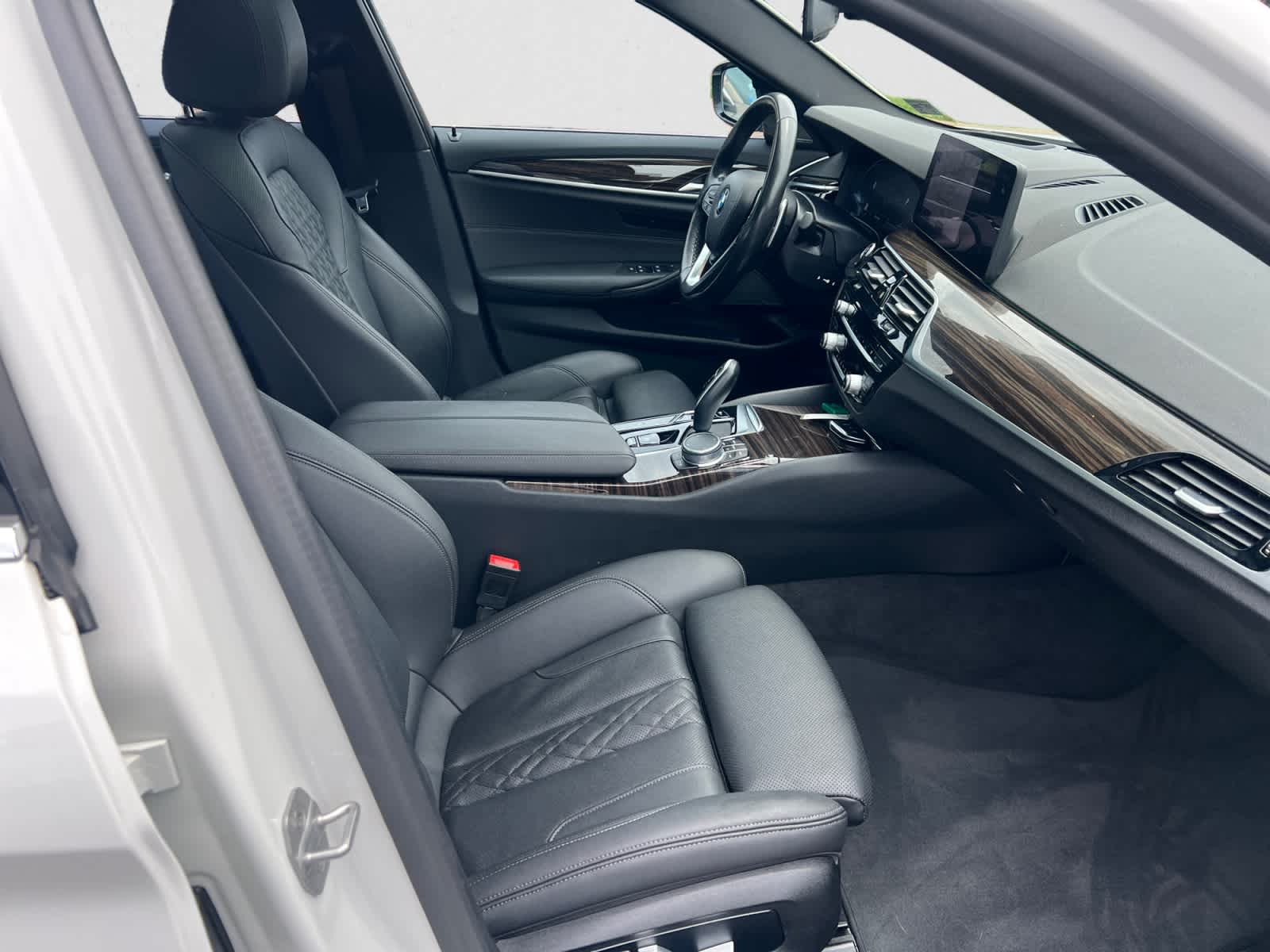 2021 BMW 5 Series 530i xDrive Sedan's photo