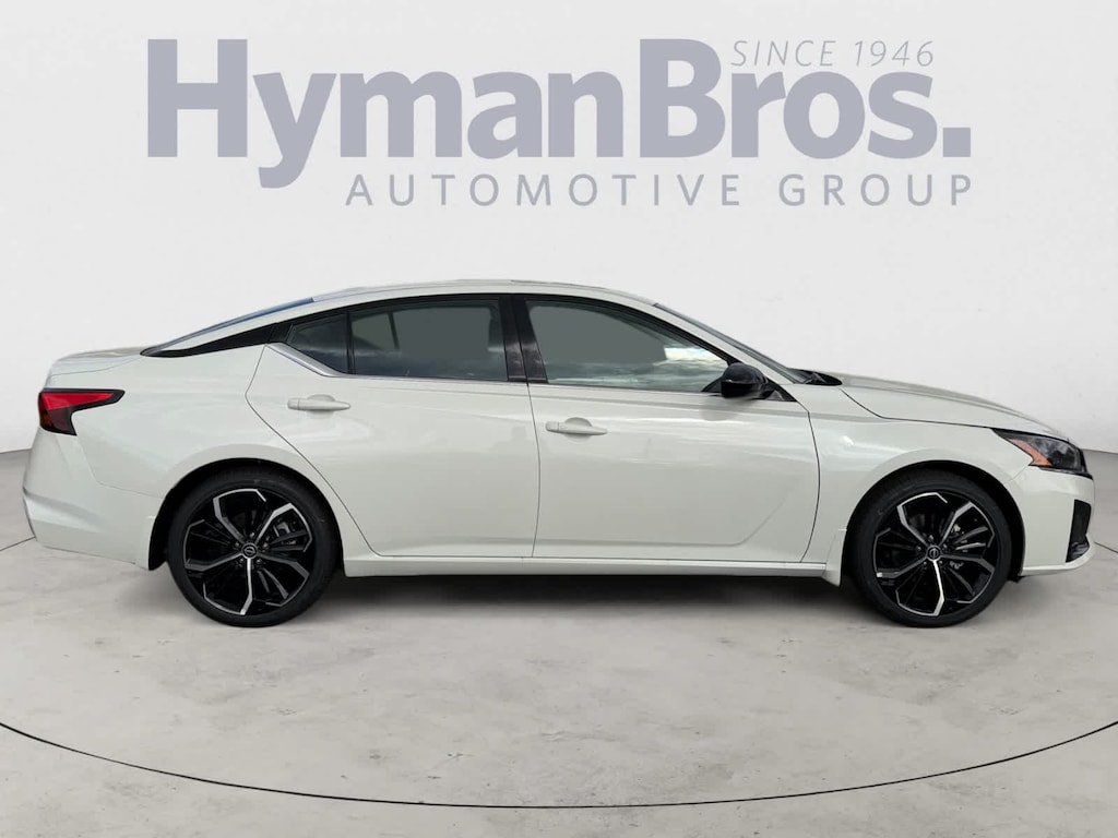 New 2025 Nissan Altima SR Sedan