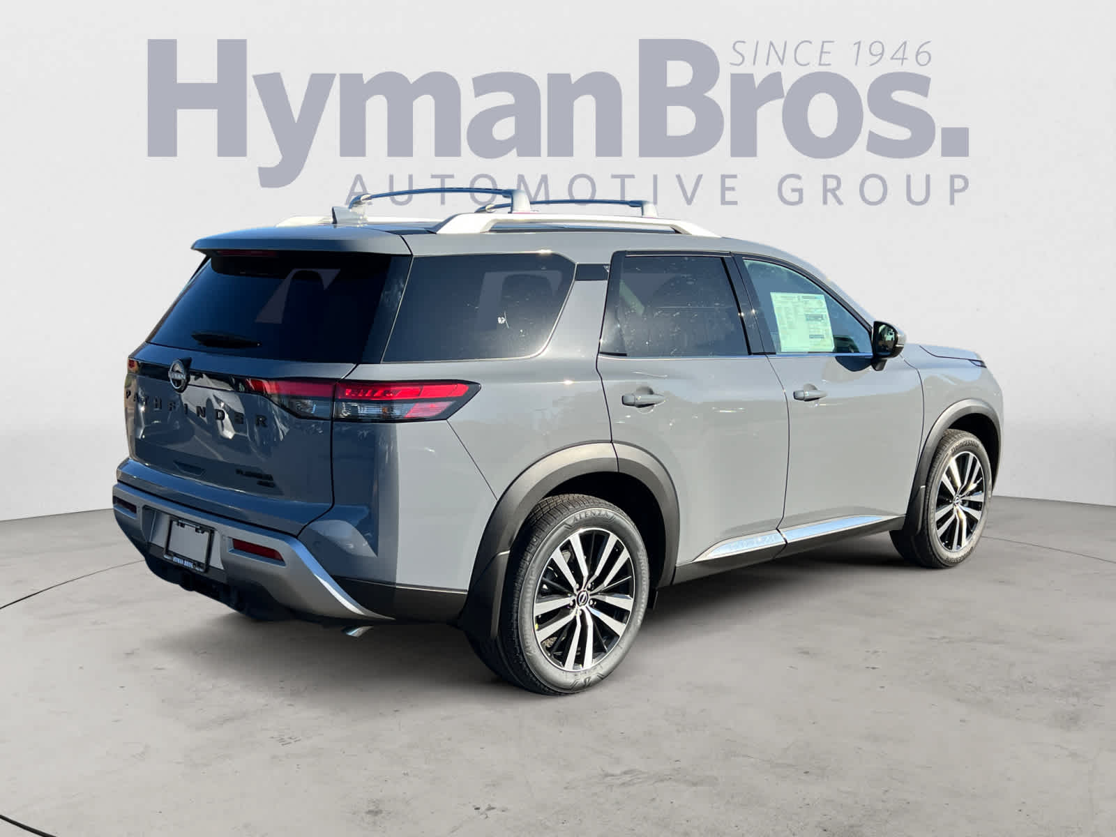 2025 Nissan Pathfinder Platinum photo 2