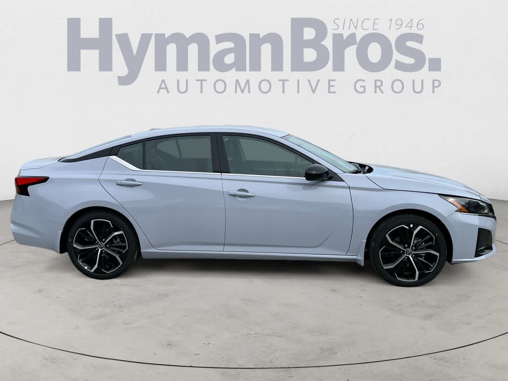 New 2025 Nissan Altima SR Sedan