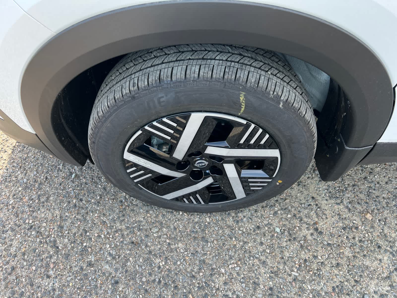 2026 Nissan Kicks SV photo 4