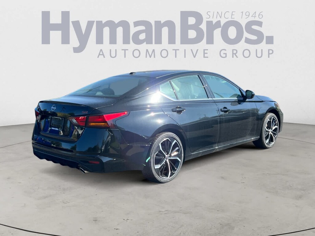 New 2025 Nissan Altima SR Sedan