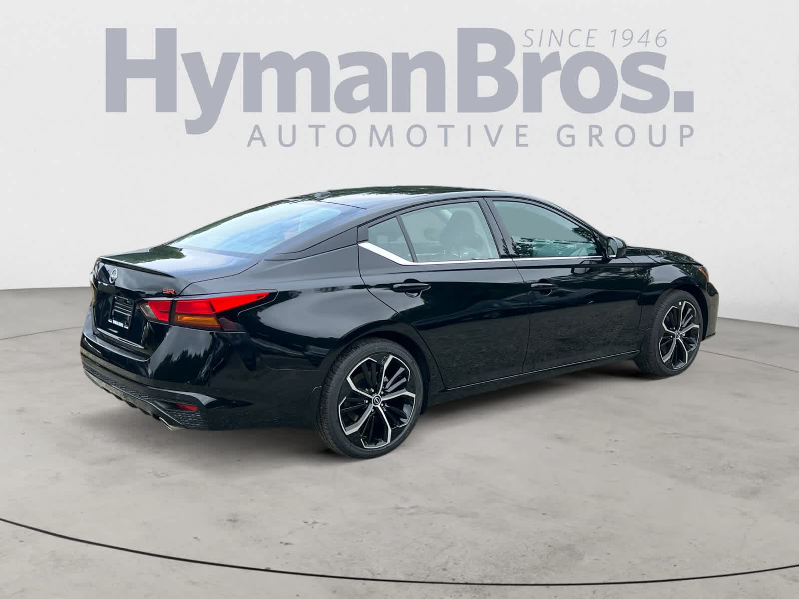 2025 Nissan Altima SR photo 3