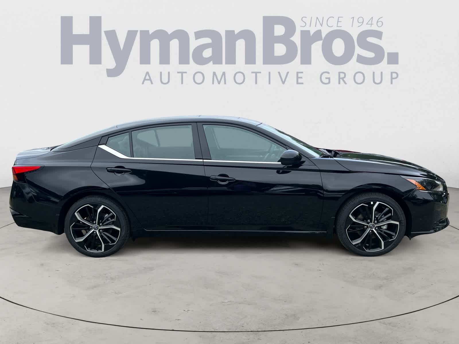 2025 Nissan Altima SR photo 2