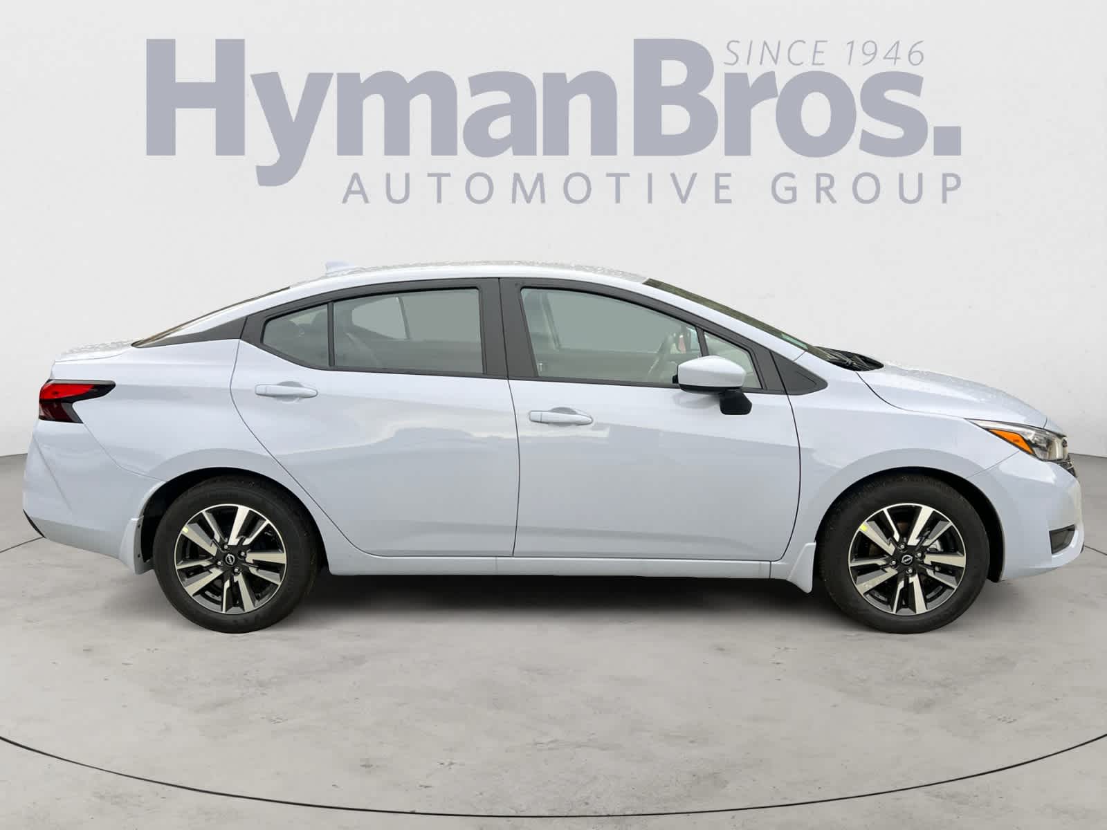 2025 Nissan Versa 1.6 SV photo 2