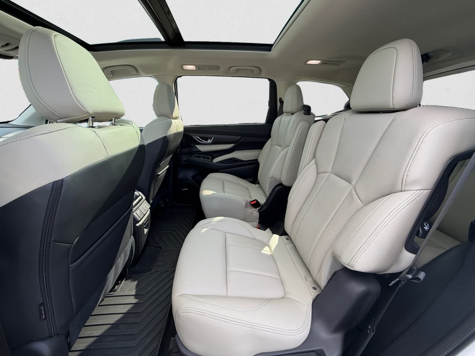 2025 Subaru Ascent Limited - Photo 10