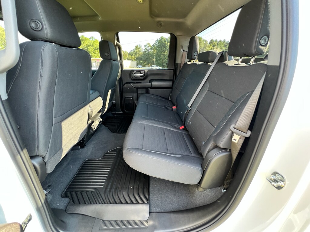 2025 Chevrolet Silverado 2500HD Custom photo 3