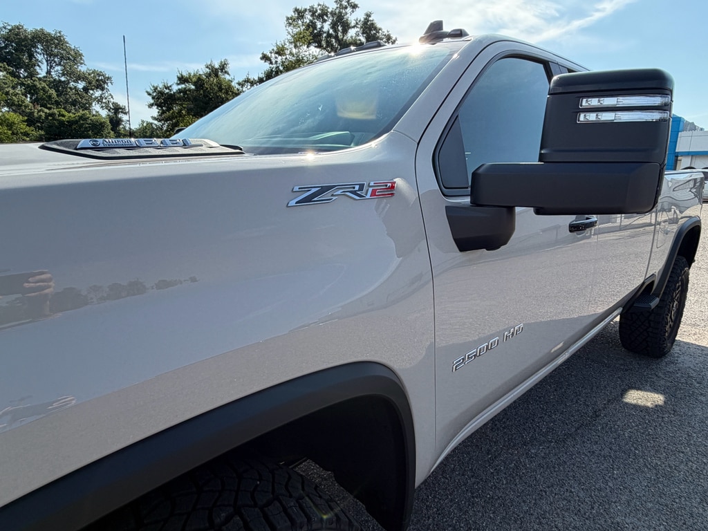 2026 Chevrolet Silverado 2500 HD ZR2 - Photo 8
