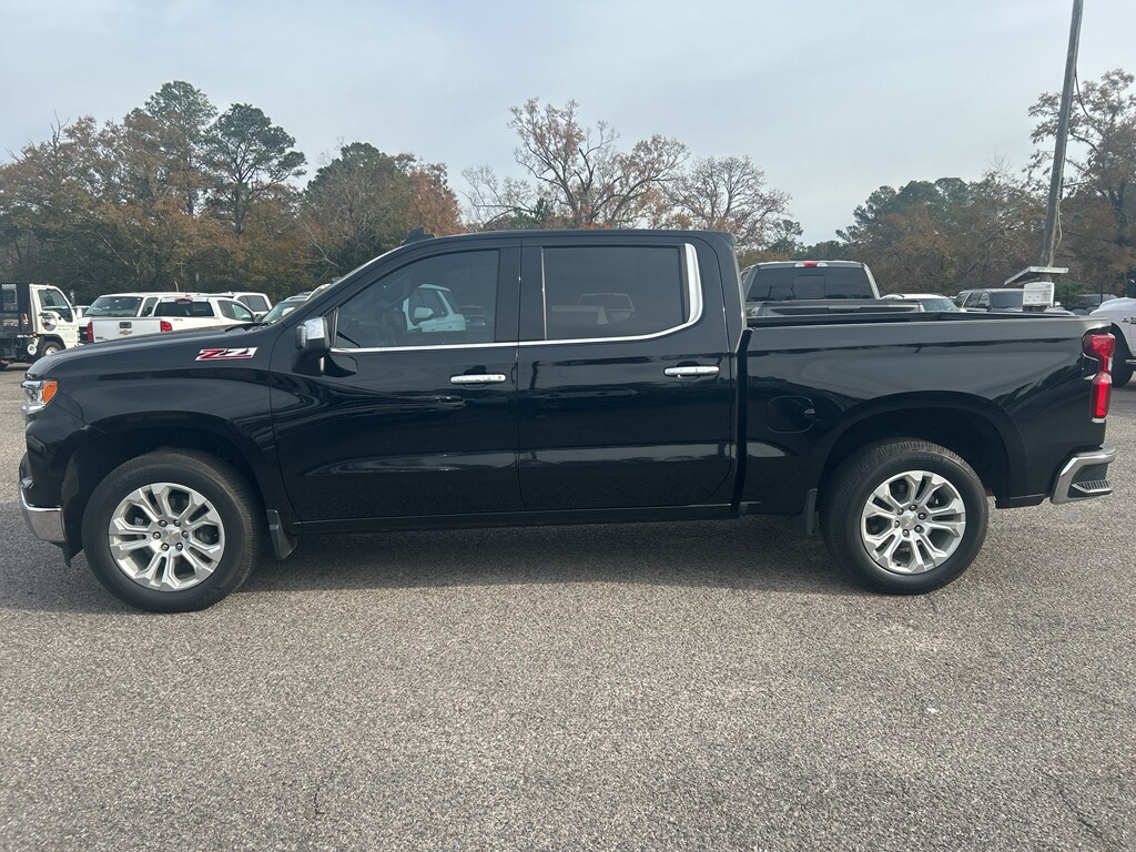 2023 Chevrolet Silverado 1500 LTZ photo 3