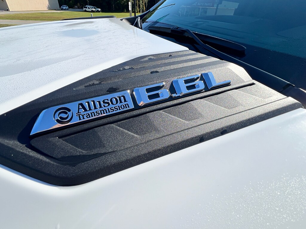 2025 Chevrolet Silverado 2500HD Custom photo 4