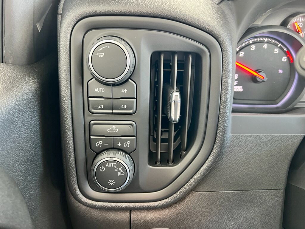 2026 Chevrolet Silverado 1500 photo 3