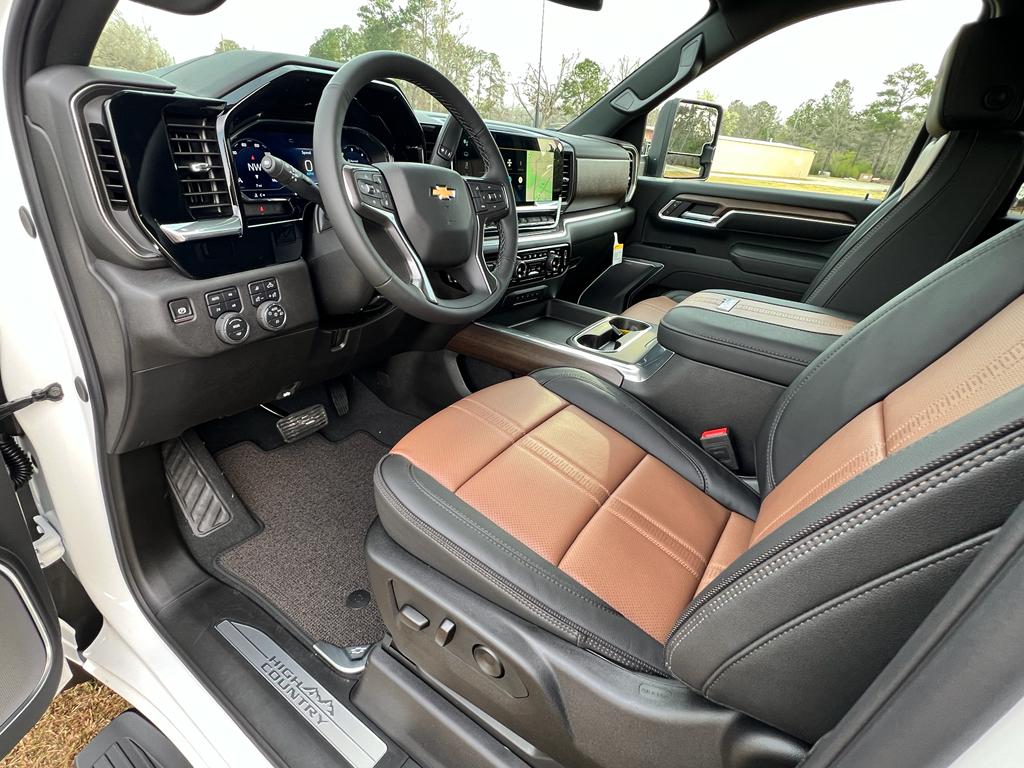 2025 Chevrolet Silverado 2500HD High Country photo 3