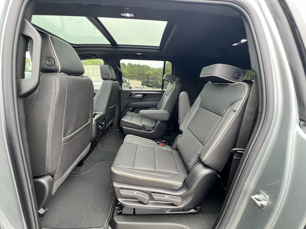 2026 Chevrolet Suburban Premier - Photo 18