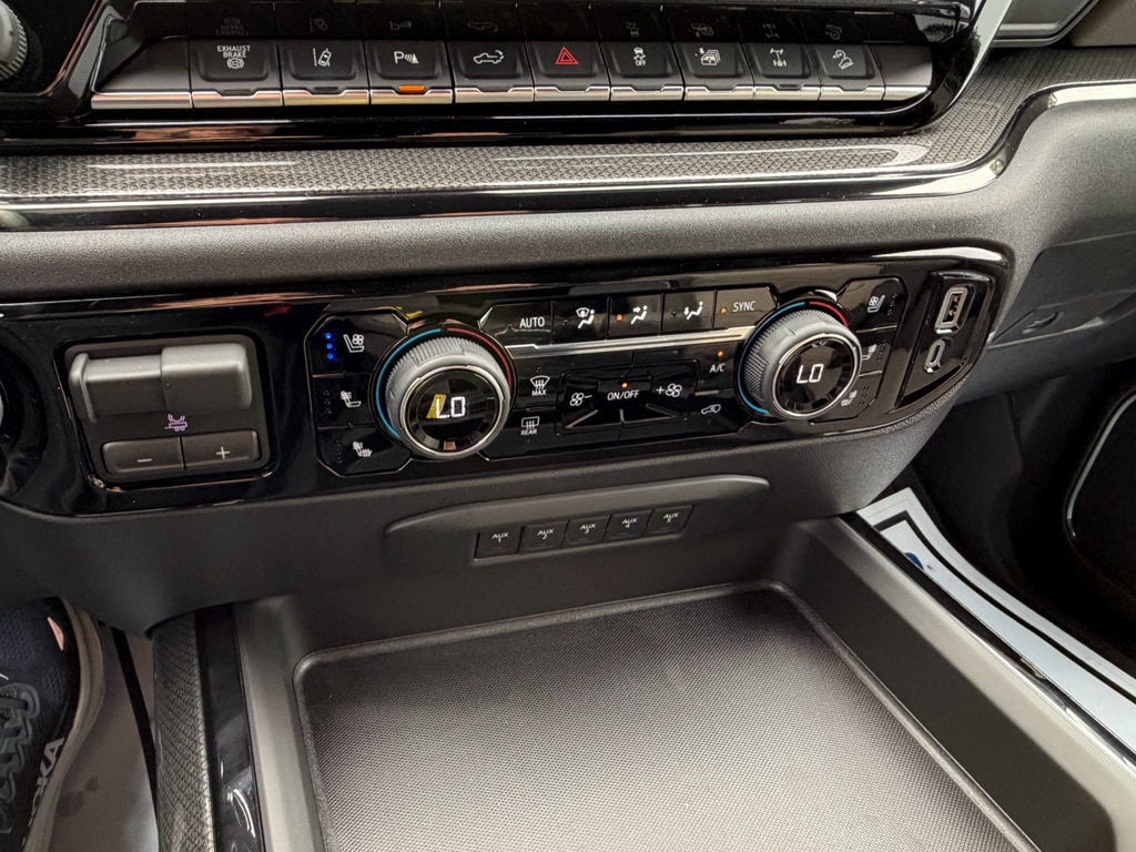 2026 Chevrolet Silverado 2500 HD ZR2 - Photo 13