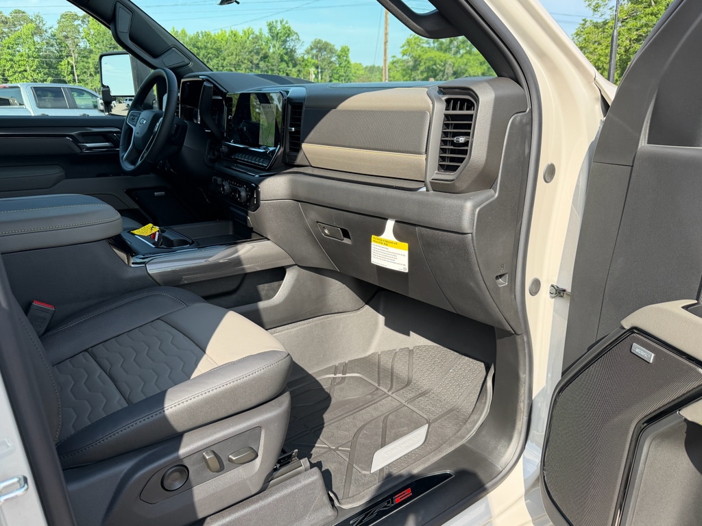 2026 Chevrolet Silverado 2500 HD ZR2 - Photo 35