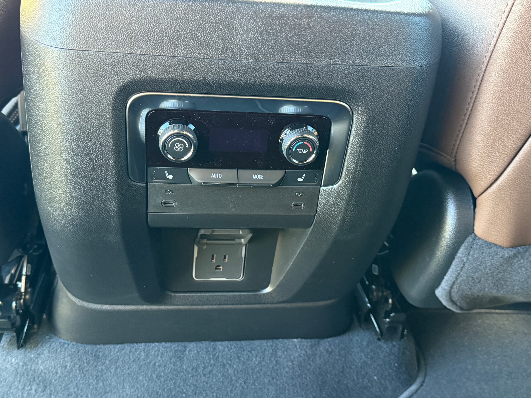 2026 Chevrolet Suburban High Country - Photo 18