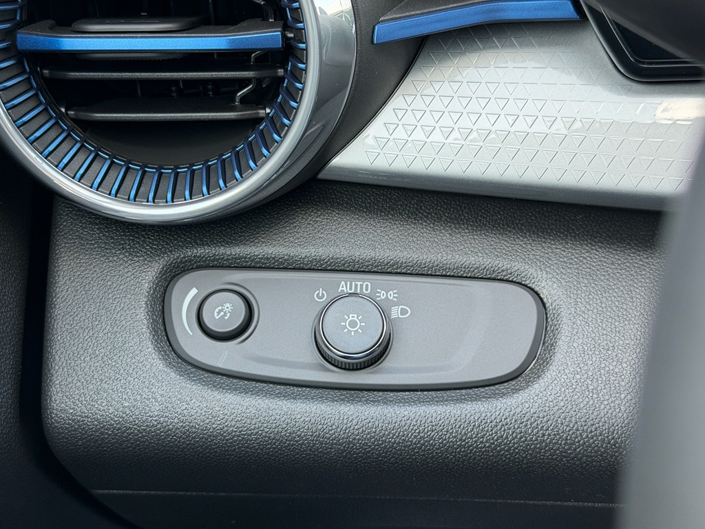 2026 Chevrolet Trax LT - Photo 6