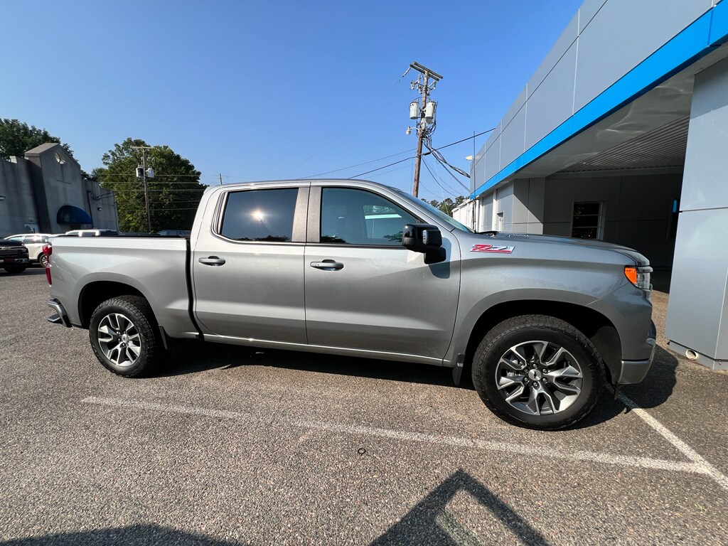 2025 Chevrolet Silverado 1500 RST photo 3