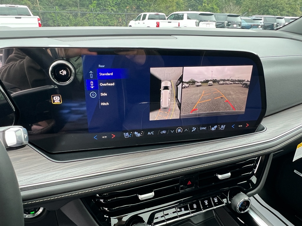 2026 Chevrolet Suburban Premier - Photo 8