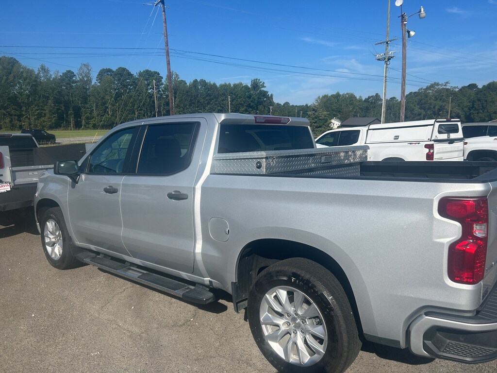2022 Chevrolet Silverado 1500 Custom photo 2
