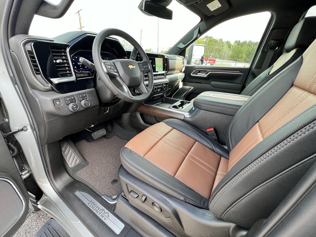 2025 Chevrolet Silverado 2500HD High Country photo 3