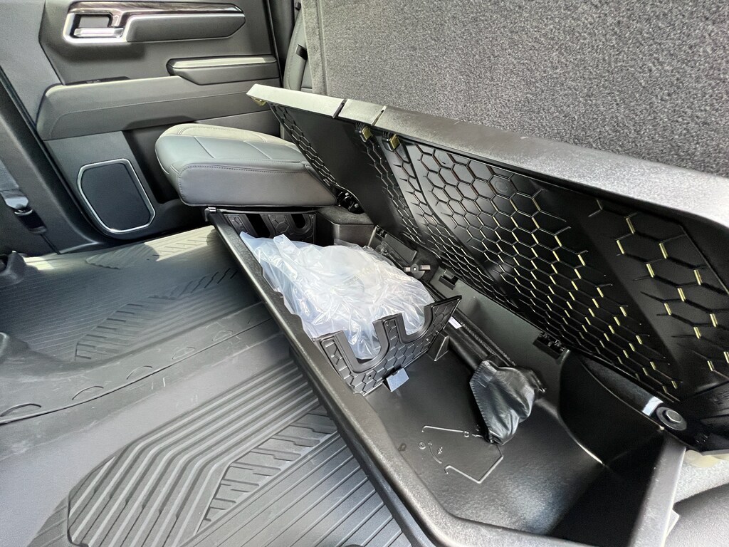 2025 Chevrolet Silverado 1500 LTZ photo 4