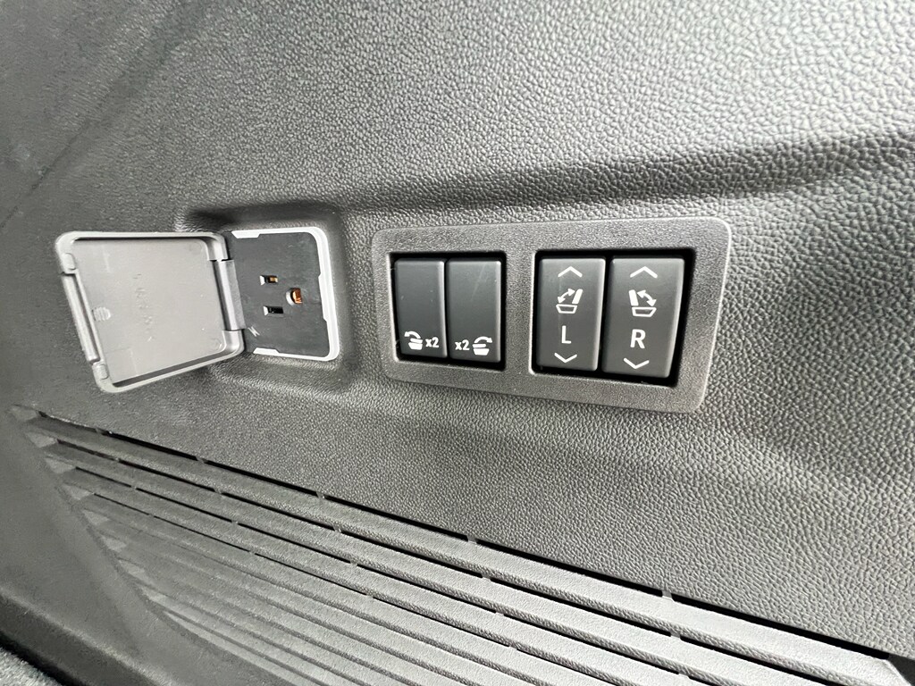 2026 Chevrolet Suburban Premier - Photo 29