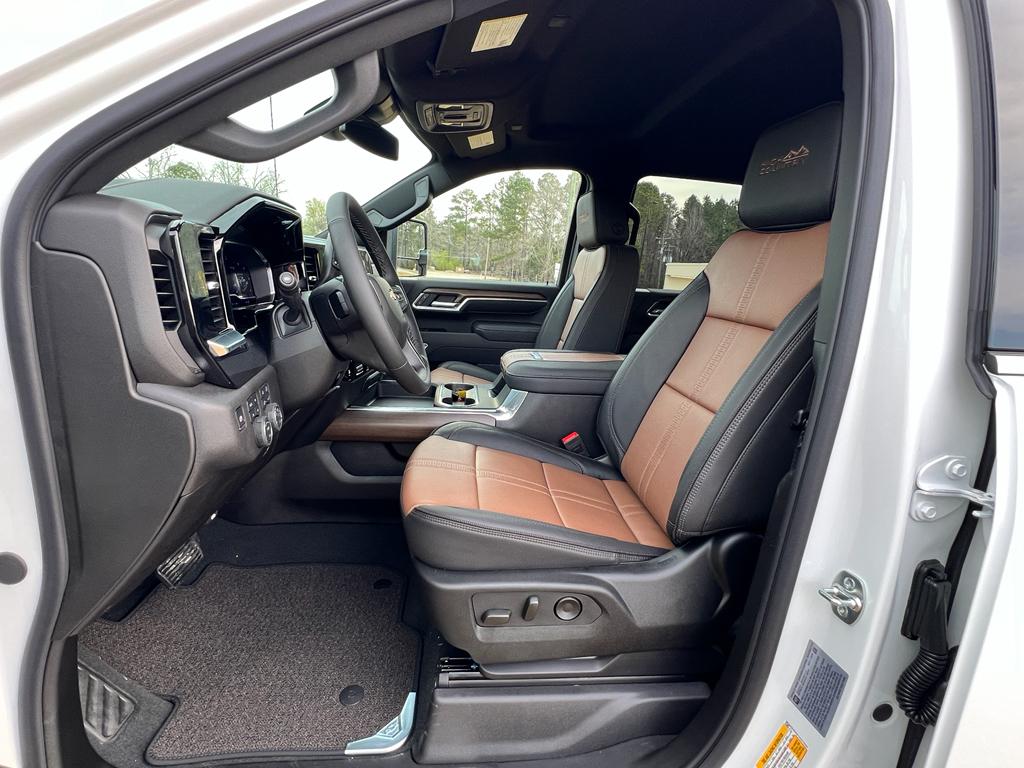 2025 Chevrolet Silverado 2500HD High Country photo 2