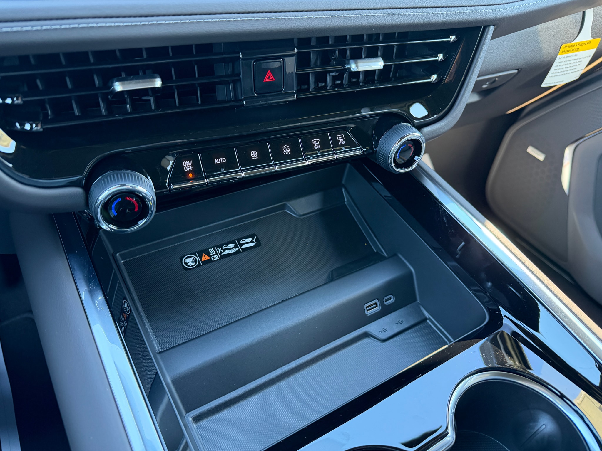 2026 Chevrolet Tahoe Z71 - Photo 9