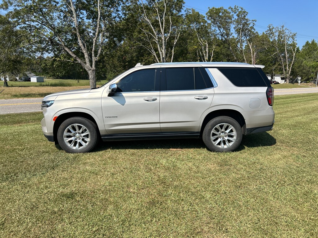 2022 Chevrolet Tahoe Premier photo 2