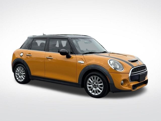 2015 MINI Cooper S 4 Door's photo