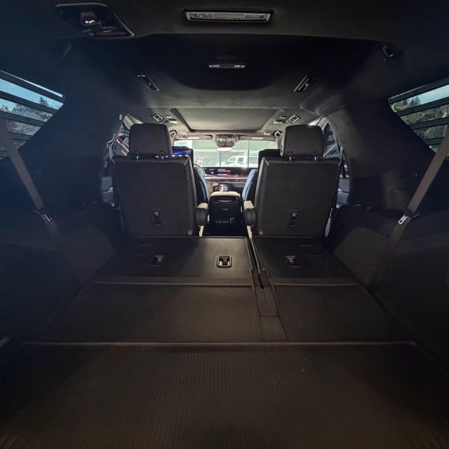 2025 Cadillac Escalade V-Series - Photo 8