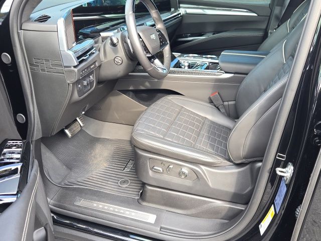 2025 Cadillac Escalade V-Series - Photo 12