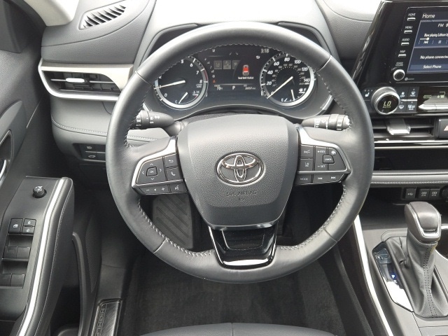 Used 2021 Toyota Highlander XLE with VIN 5TDHZRBH5MS158854 for sale in Bremerton, WA