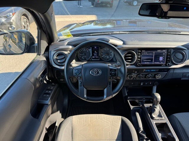 2022 Toyota Tacoma TRD Off-Road photo 2