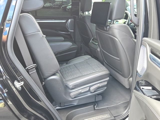 2025 Cadillac Escalade V-Series - Photo 10