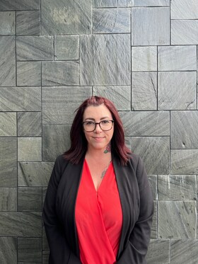 Staff member Amy Bettencourt from ID_94d15045ff31