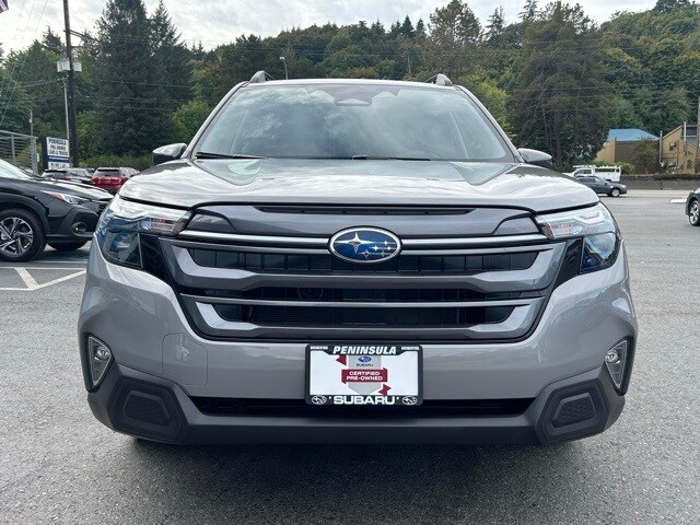 2025 Subaru Forester Premium photo 3