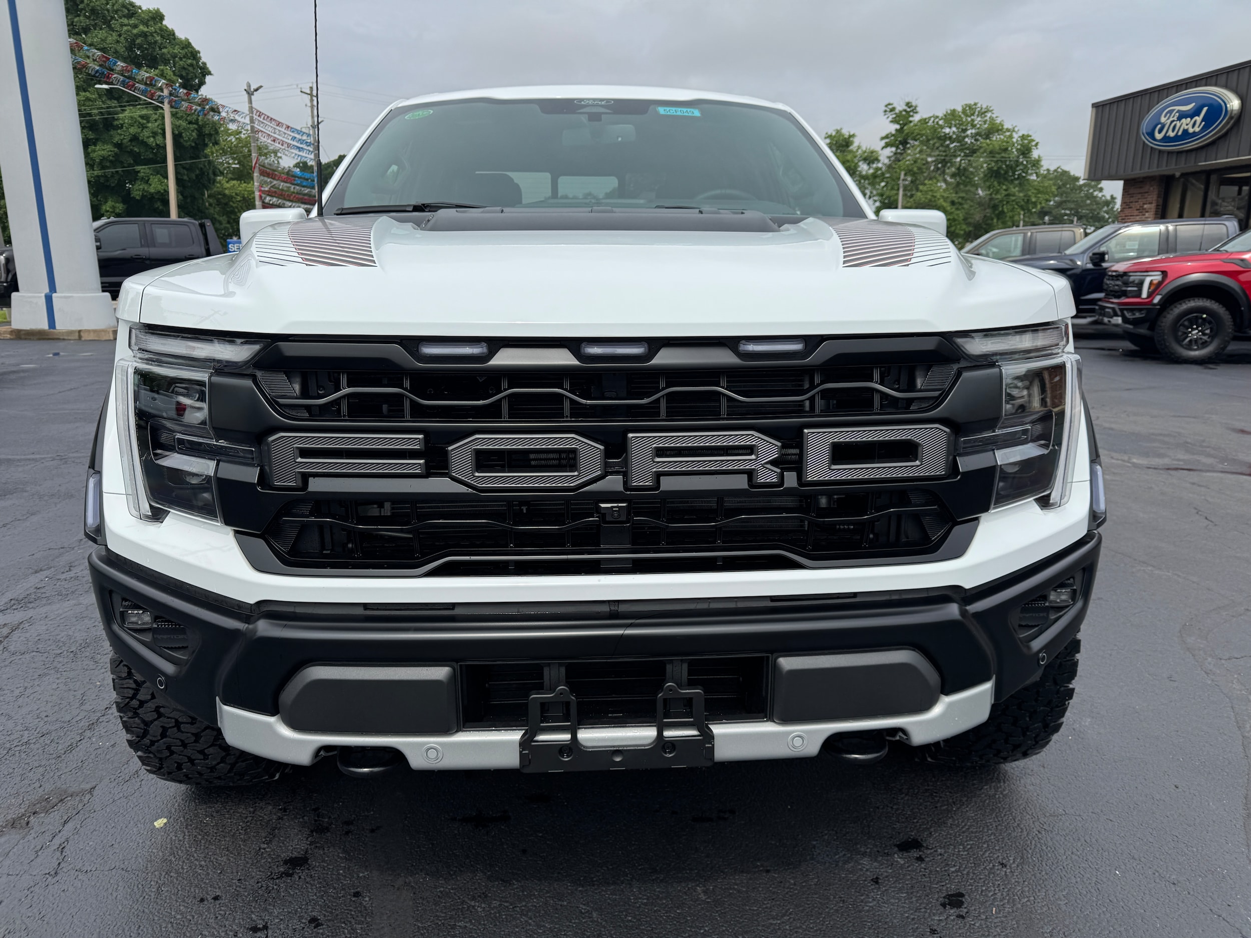 2025 Ford F-150 Raptor photo 2