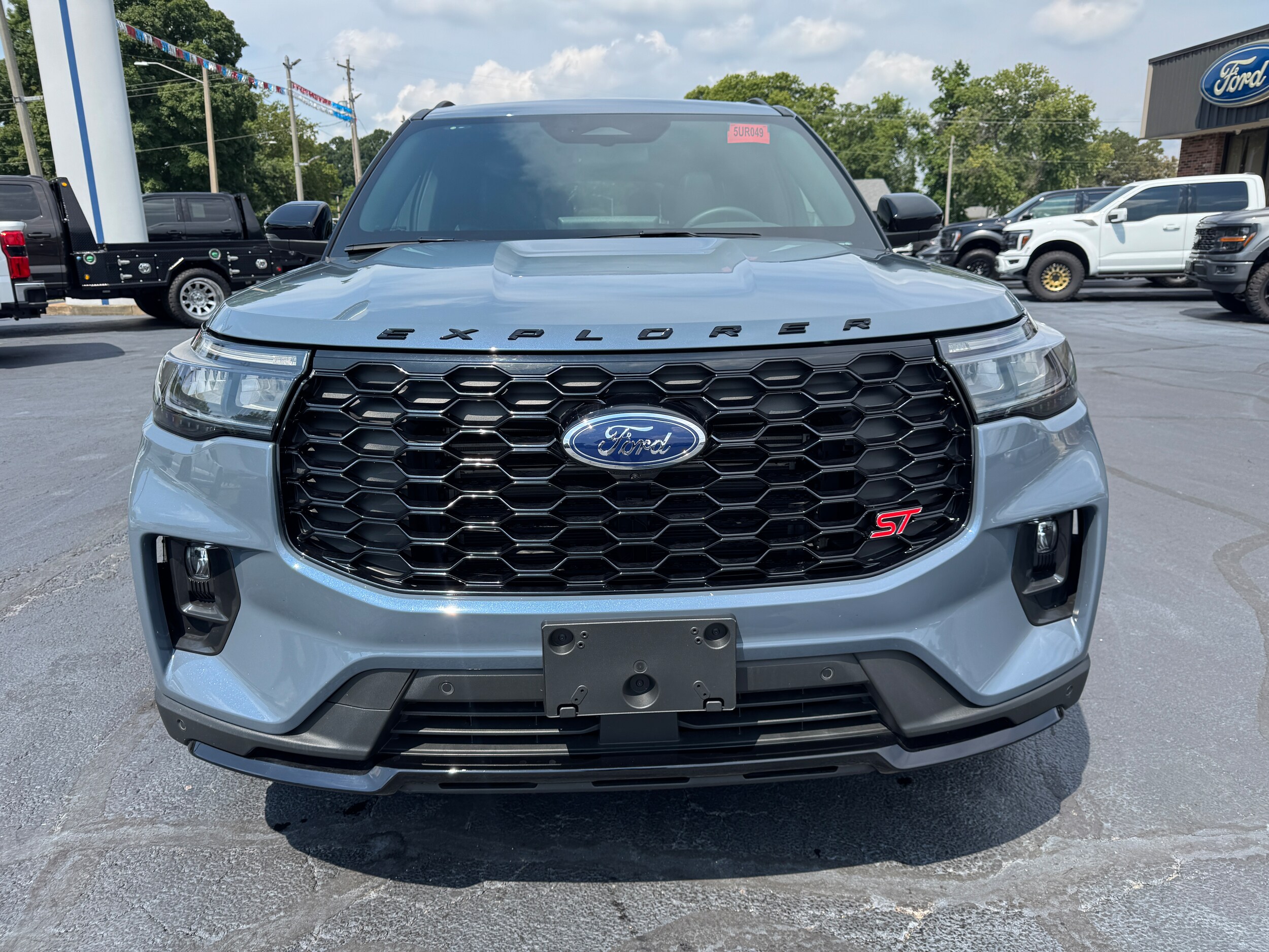 2025 Ford Explorer ST photo 2